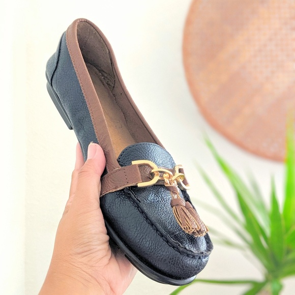 AEROSOLES Shoes - Aerosoles Soft Leather Navy Loafers w gold Tassels